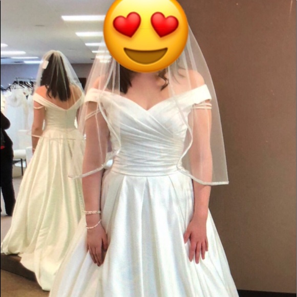 Mon Cheri Dresses & Skirts - Wedding dress with pockets